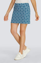 Carregue a imagem no visualizador da galeria,Elithina 17&quot; Skort - Mosaic Blooms
